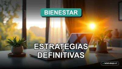 Fotografía de un elegante escritorio de oficina en casa con ordenador portátil, café y plantas, iluminación natural dorada