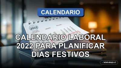 Calendario de escritorio 2022 con días festivos marcados en rojo, sobre fondo de oficina moderna.