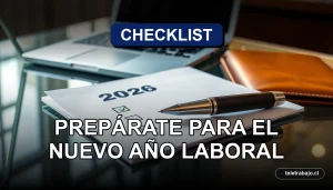 Lista de verificación profesional 2026 sobre escritorio moderno con laptop y agenda para preparar el nuevo año laboral