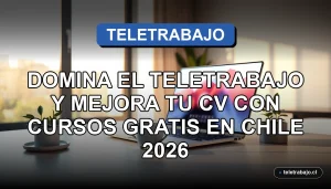 Un escritorio moderno de home office con laptop, taza de café y plantas, ideal para cursos de teletrabajo en Chile.