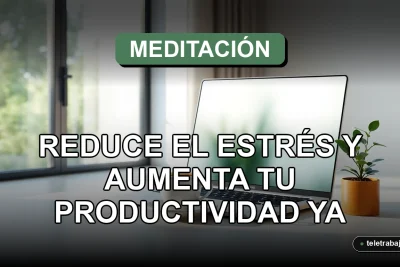 Persona teletrabajando en casa practicando meditación para reducir el estrés y ser más productivo