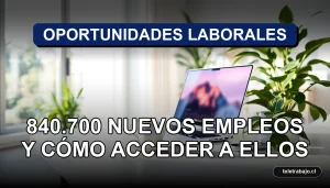 Fotografía de un elegante escritorio de oficina en casa con laptop, taza de café y plantas, representando el futuro del trabajo remoto y las habilidades digitales para acceder a nuevos empleos.