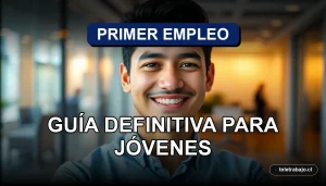 Joven profesional hispano sonriendo con confianza en oficina moderna para guía de primer empleo de verano 2026.